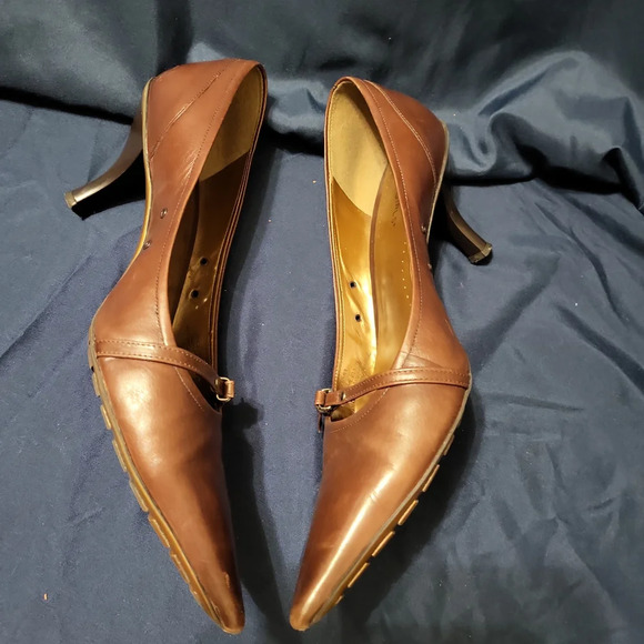 BCBGirls Vintage Amata‎ Chocolate Brown Buckle Pointed Leather Preppy Heels 9.5 - Picture 7 of 12